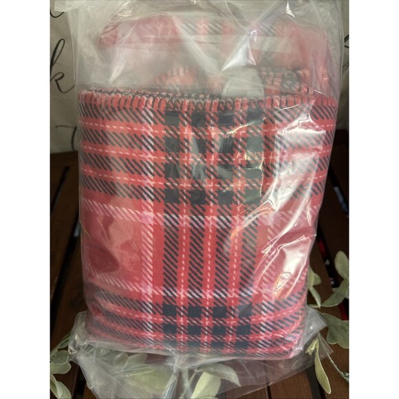Victoria's Secret Plush Sherpa Cozy Fleece Throw Blanket Red Plaid Holiday - Picture 9 of 9